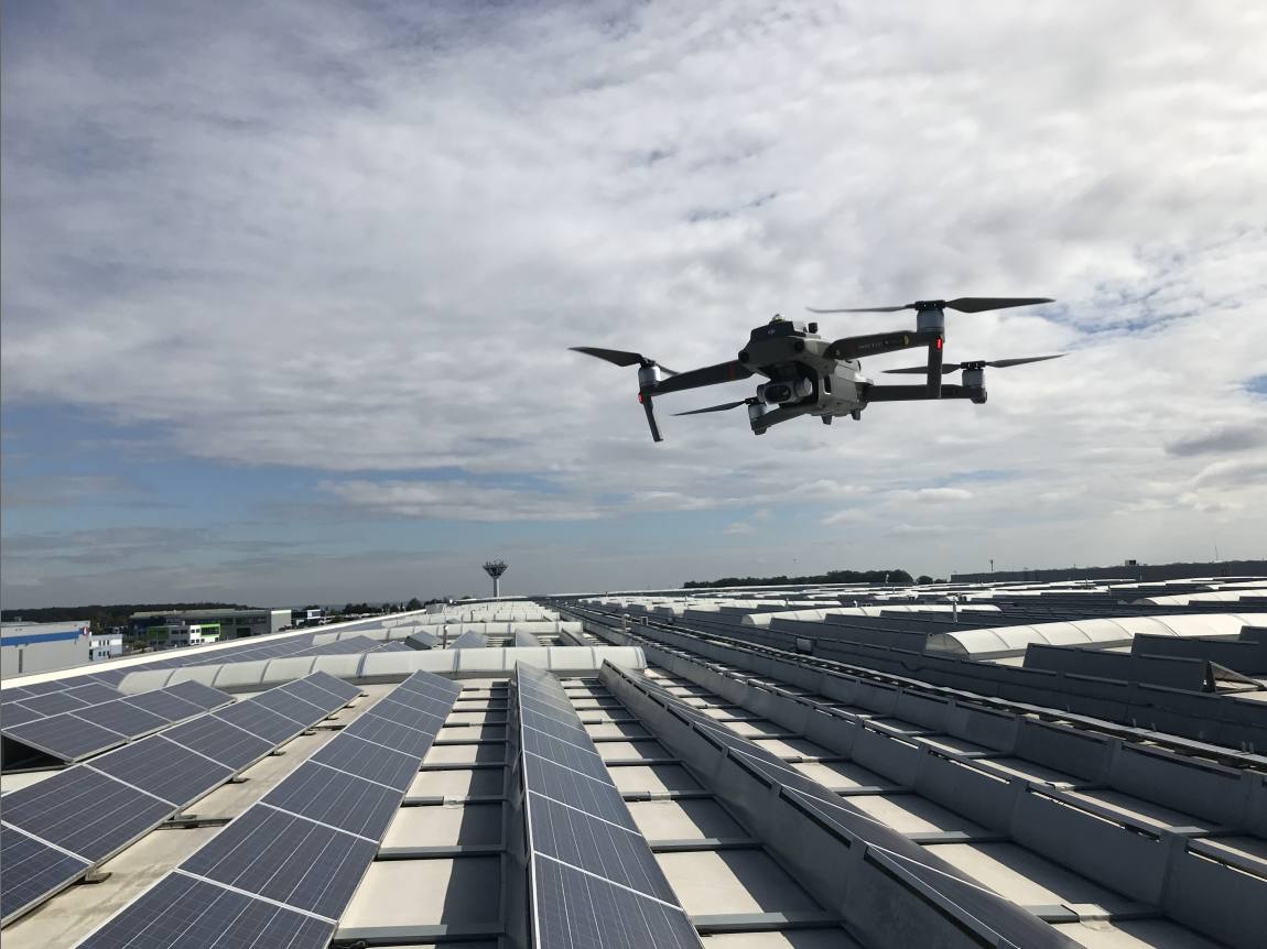 Fotovoltaika na střeše dron dji