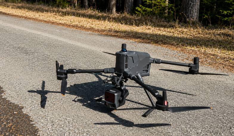 DJI Matrice 400 s lidarem DJI L3